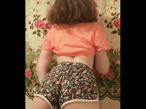 ❤️ 性感的年轻宝贝在镜头前脱下她的短裤 ❌ 自制毛片❌️❤